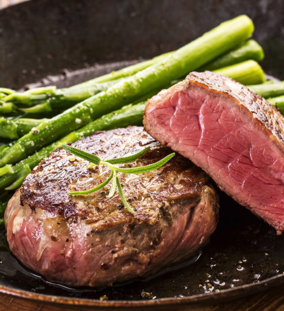 steak with green asparagus